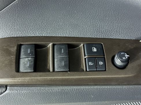 Used 2021 Toyota Camry LE image 23