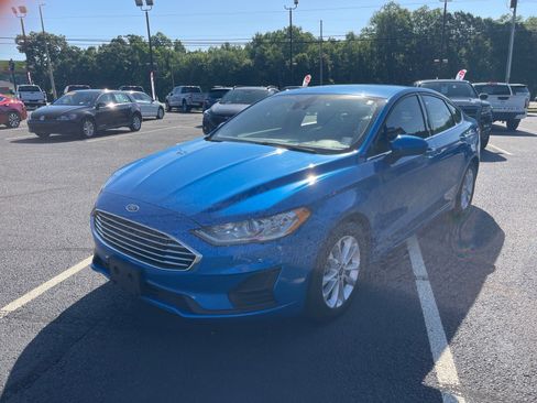 Used 2020 Ford Fusion SE FWD image 3