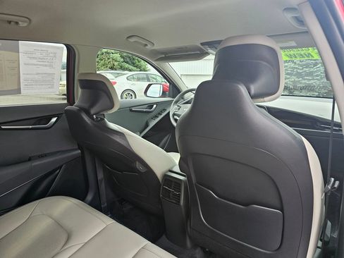 Used 2024 Kia Niro EX FWD image 12