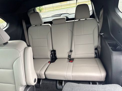 Used 2026 GMC Acadia Elevation w/ Elevation Premium Package FWD image 23