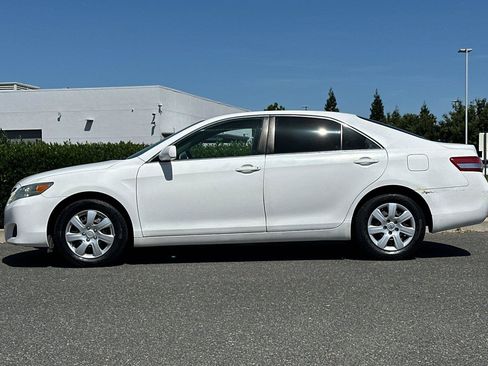 Used 2010 Toyota Camry LE FWD image 7