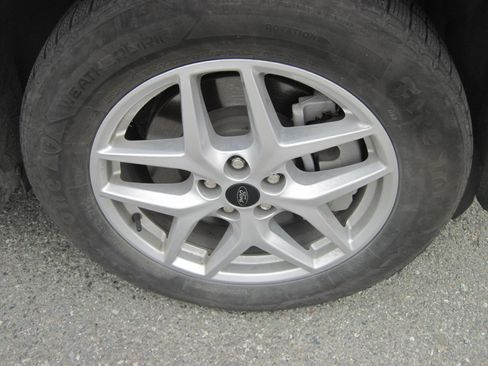 Used 2024 Ford Edge SEL image 3