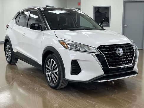 Used 2024 Nissan Kicks SV image 3