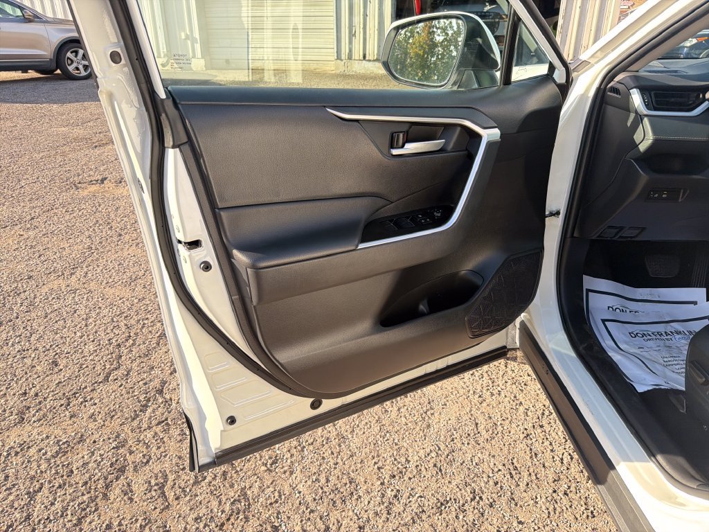 Used 2025 Toyota RAV4 XLE FWD image 13