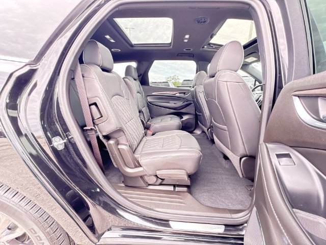 Used 2022 Buick Enclave Avenir w/ Avenir Technology Package AWD/4WD image 27