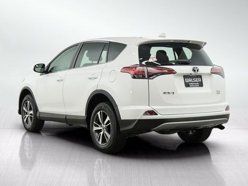 Used 2018 Toyota RAV4 XLE AWD/4WD image 3