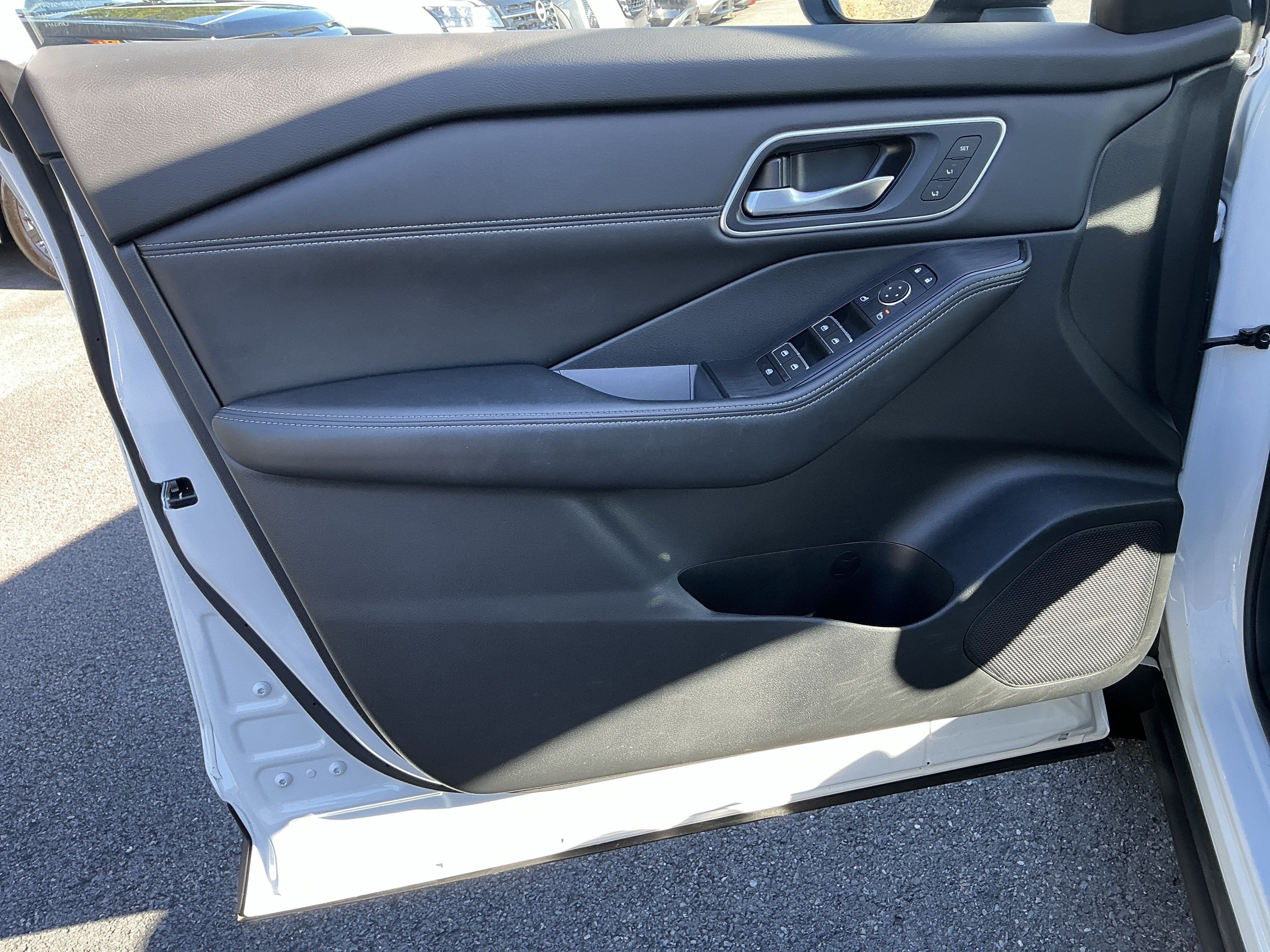 Used 2024 Nissan Rogue Platinum w/ Platinum Premium Package AWD/4WD image 18