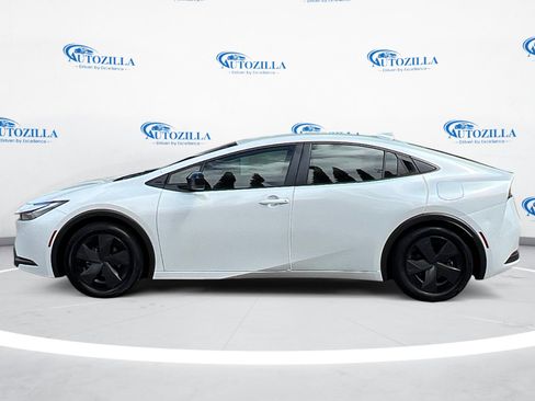 Used 2023 Toyota Prius FWD image 2