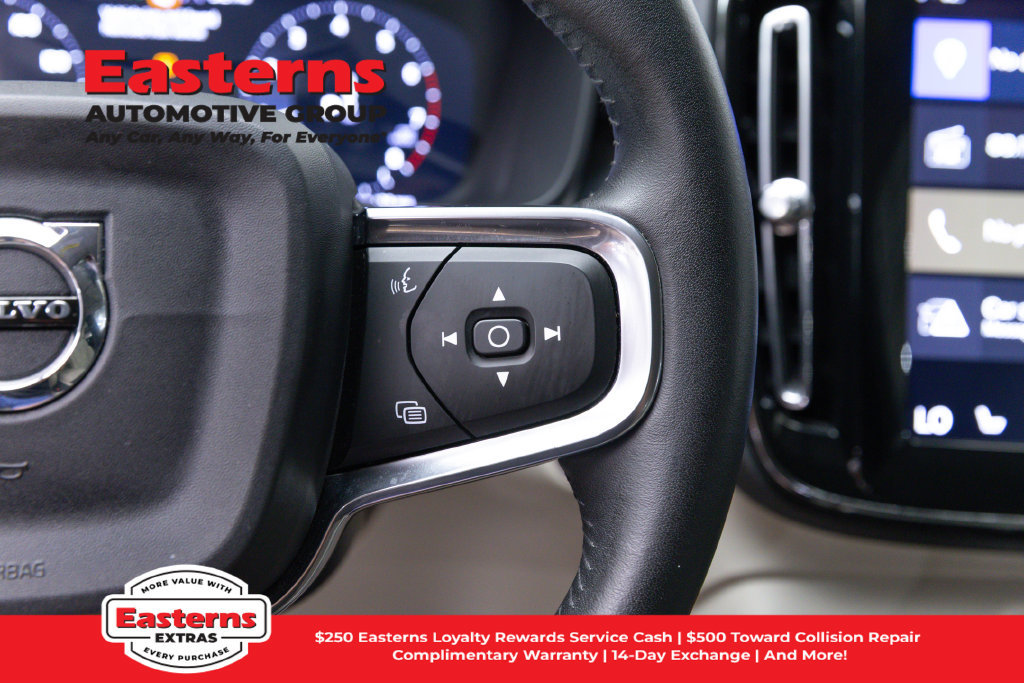 Used 2019 Volvo XC40 T5 Momentum AWD/4WD image 16