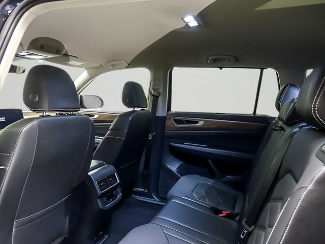 Used 2025 Volkswagen Atlas SE AWD/4WD image 11