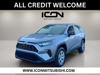 Used 2019 Toyota RAV4 LE video 1