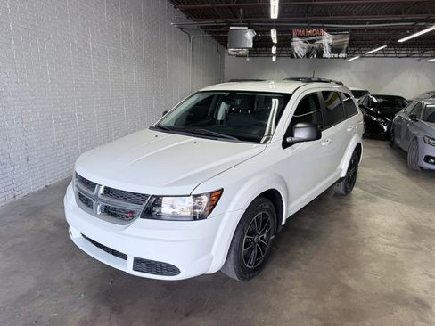 Used 2018 Dodge Journey SE w/ Blacktop Package FWD image 1