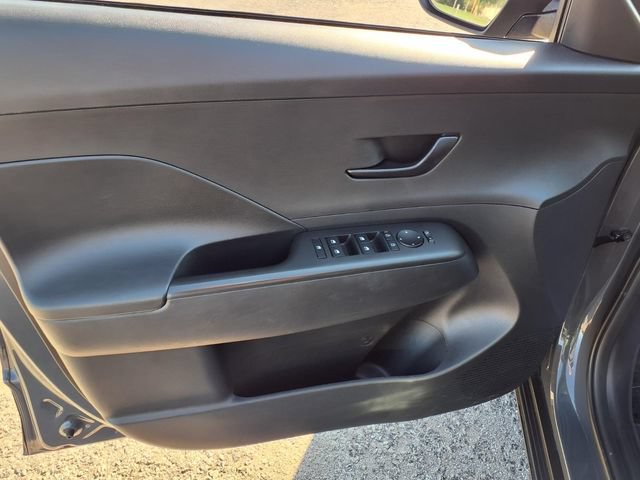 Used 2025 Hyundai Kona SEL FWD image 34