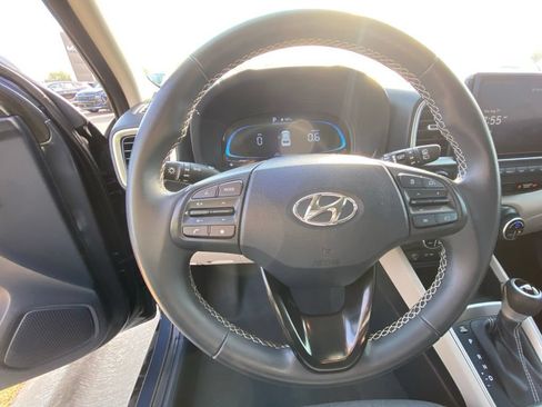Used 2025 Hyundai Venue Limited FWD image 12