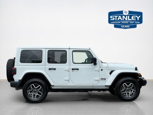 Certified 2025 Jeep Wrangler Unlimited Sahara AWD/4WD image 9