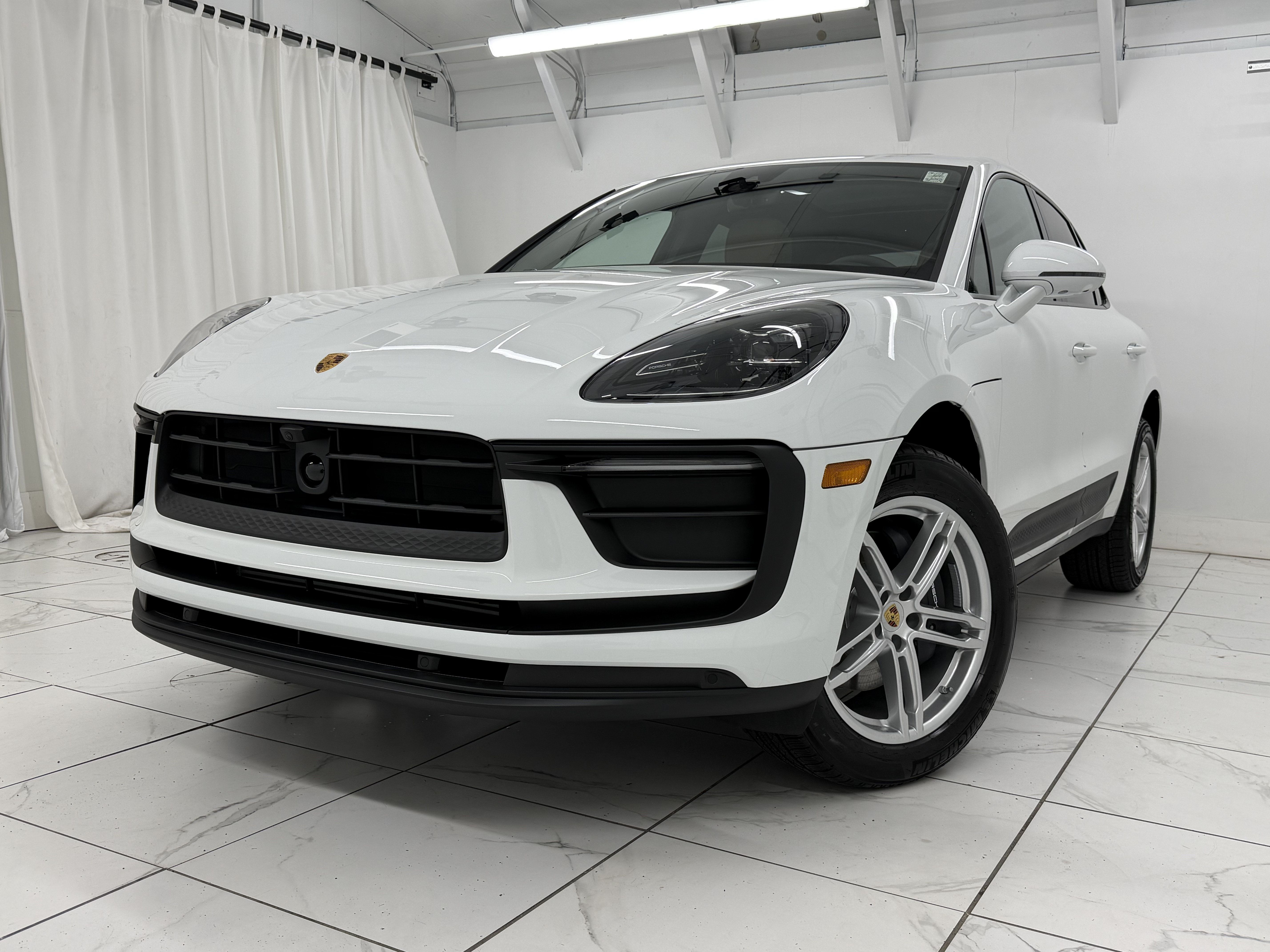 Certified 2026 Porsche Macan AWD/4WD image 8