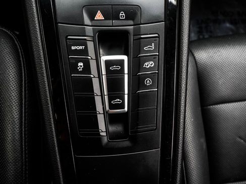 Used 2021 Porsche 718 Boxster image 21