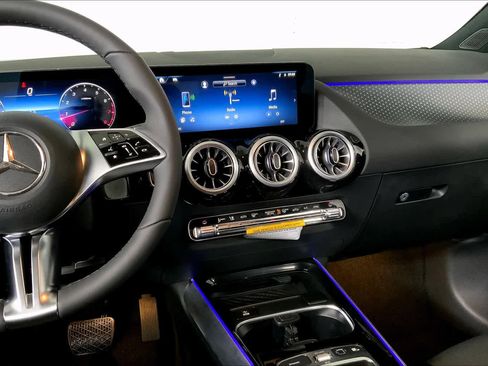 New 2025 Mercedes-Benz GLA 250 4MATIC image 9