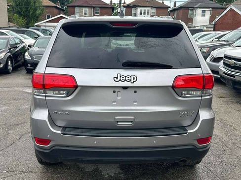 Used 2019 Jeep Grand Cherokee Laredo w/ 18" Wheel & 8.4" Radio Group AWD/4WD image 7
