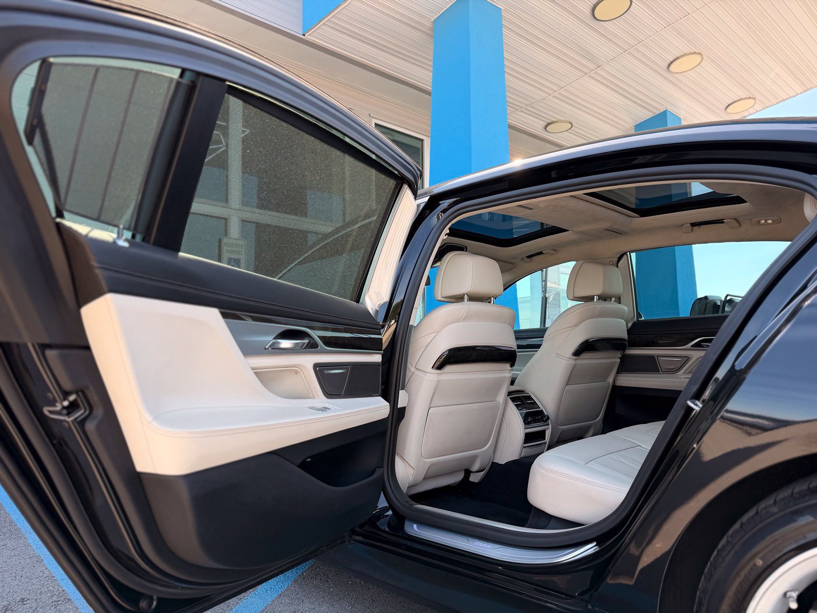 Used 2018 BMW 750i xDrive AWD/4WD image 24