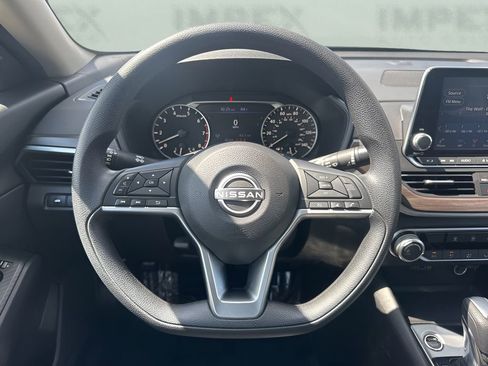 Used 2024 Nissan Altima 2.5 SV image 13