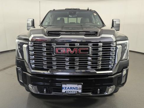 Used 2024 GMC Sierra 3500 Denali w/ Denali Reserve Package AWD/4WD image 3