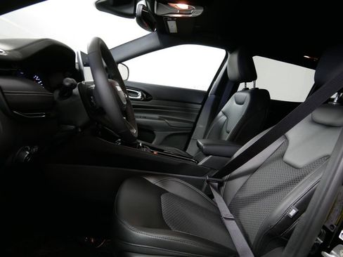 Used 2024 Jeep Compass Latitude w/ Convenience Group image 6