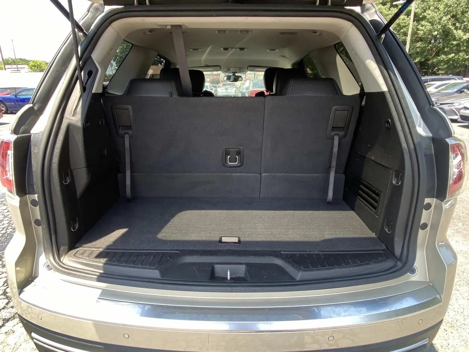 Used 2016 GMC Acadia SLT AWD/4WD image 9