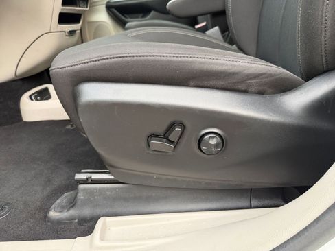 Used 2023 Chrysler Voyager LX FWD image 22