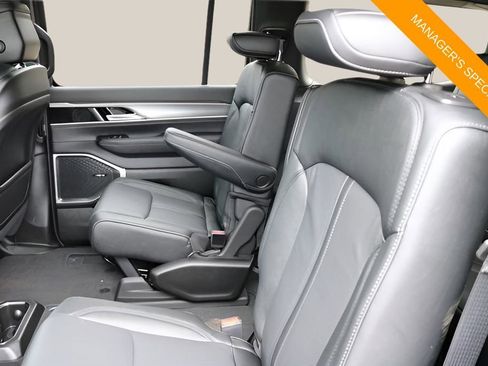 New 2026 Jeep Grand Wagoneer Limited AWD/4WD image 15
