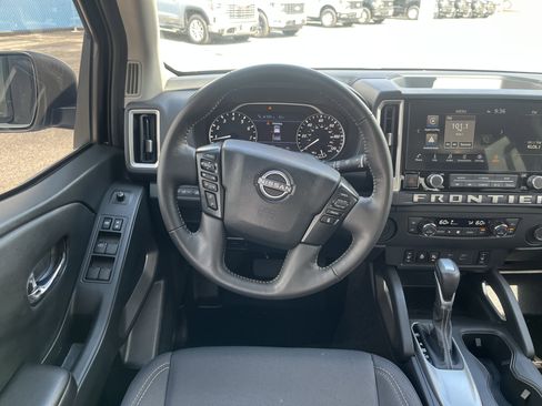 Used 2025 Nissan Frontier SV w/ SV Convenience Package image 31