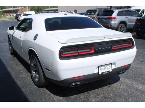 Used 2019 Dodge Challenger SXT RWD image 6