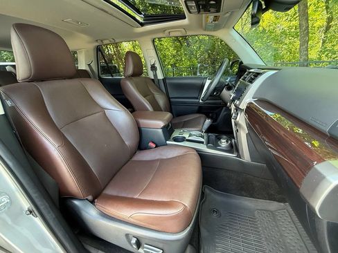 Used 2022 Toyota 4Runner Limited AWD/4WD image 42