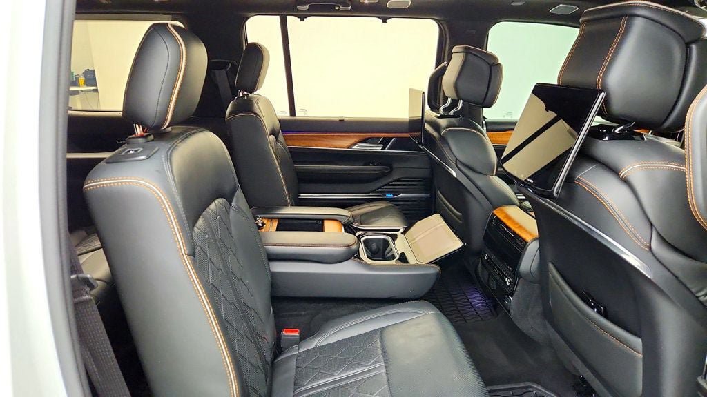 Used 2022 Jeep Grand Wagoneer Series III w/ Rear Seat Video Group 1 AWD/4WD image 23