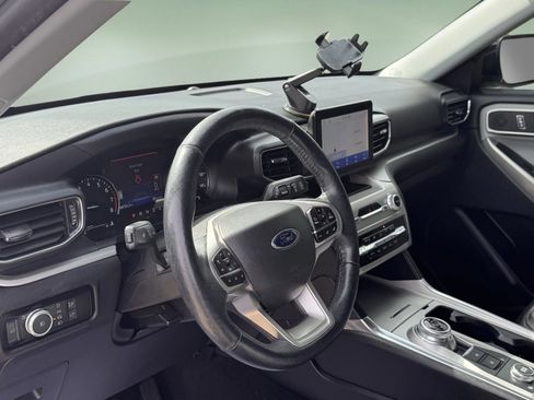 Used 2022 Ford Explorer XLT w/ Equipment Group 202A AWD/4WD image 19