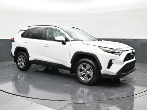 Used 2024 Toyota RAV4 XLE w/ Convenience Package image 7