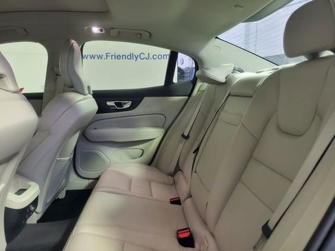 Used 2020 Volvo S60 T6 Momentum image 33