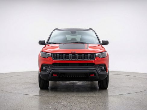 Used 2025 Jeep Compass Trailhawk image 2
