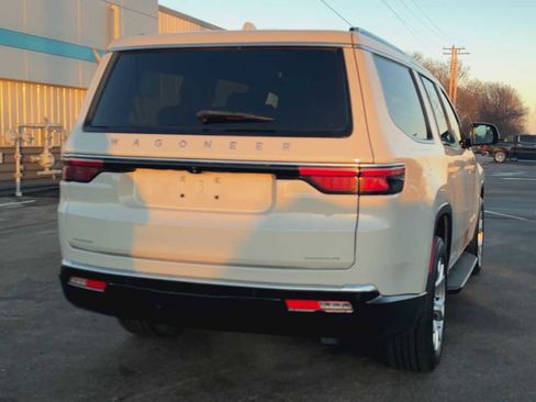 Used 2022 Jeep Wagoneer Series II image 3