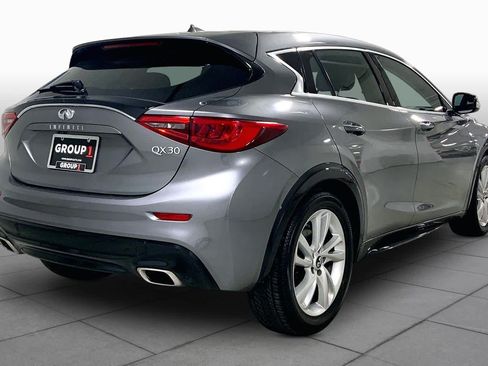 Used 2017 INFINITI QX30 w/ Cargo Package FWD image 12