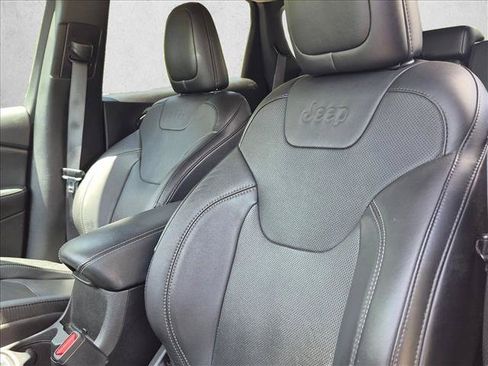Used 2021 Jeep Cherokee Latitude Lux w/ Sun & Sound Group AWD/4WD image 10