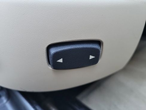 Used 2011 BMW 335i Convertible image 21