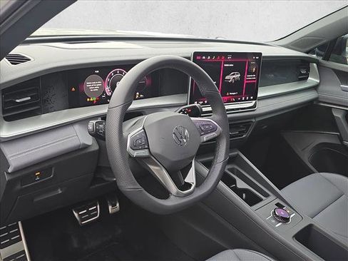 New 2026 Volkswagen Tiguan SE R-Line image 5