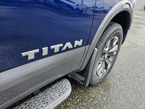 Used 2021 Nissan Titan Platinum Reserve w/ Moonroof Package image 12