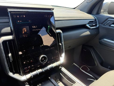 Used 2025 GMC Acadia Elevation FWD image 12