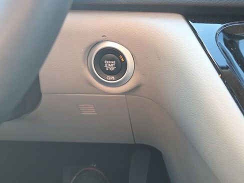 Used 2023 Chrysler Pacifica Touring-L image 47