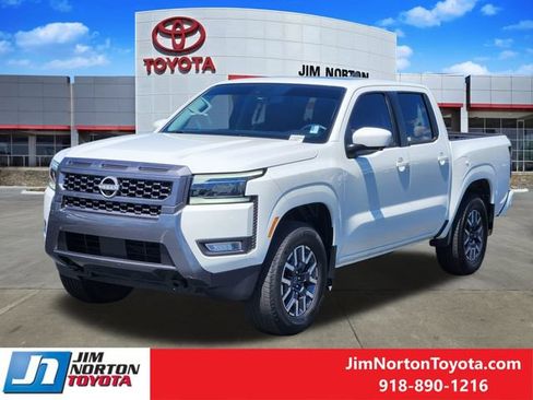 Used 2025 Nissan Frontier SL AWD/4WD image 3