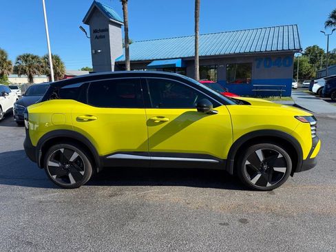 Used 2025 Nissan Kicks SR AWD/4WD image 4