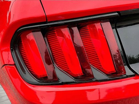 Used 2016 Ford Mustang Convertible RWD image 24