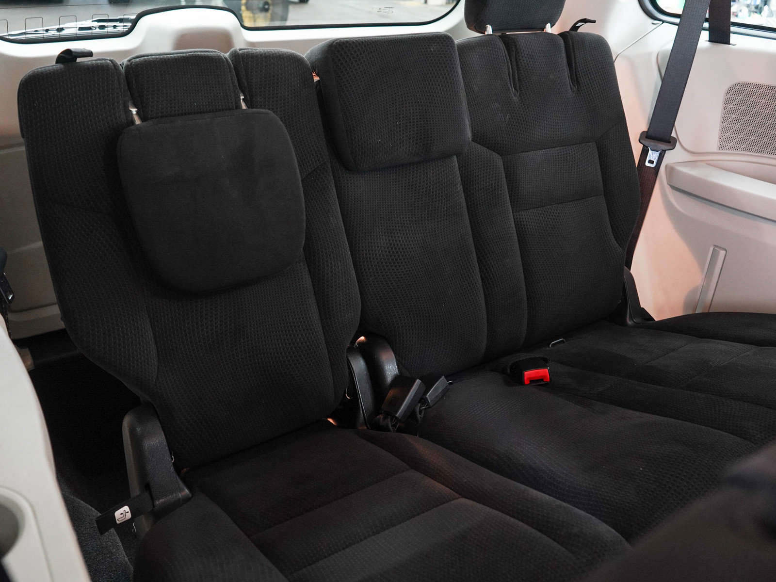 Used 2014 Dodge Grand Caravan SXT w/ Rear Park Assist Package FWD image 15